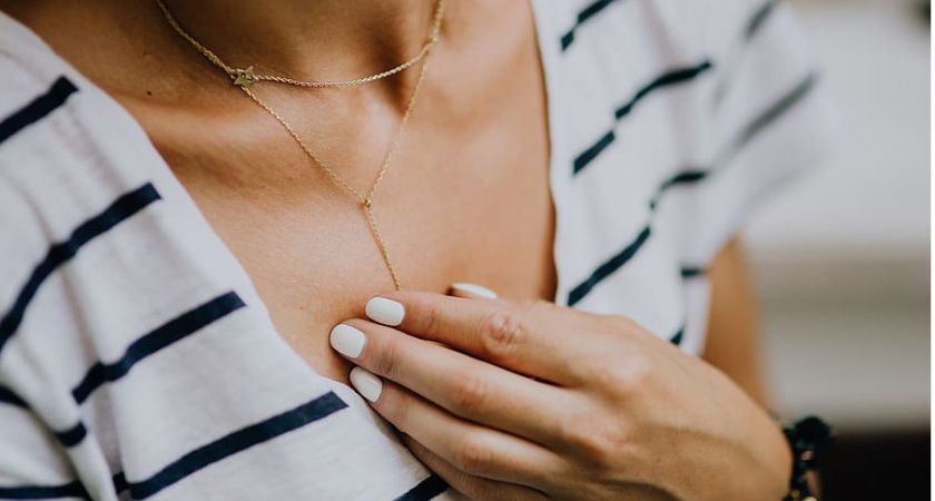 Как вернуть блеск золотым украшениям: эффективные методы очистки