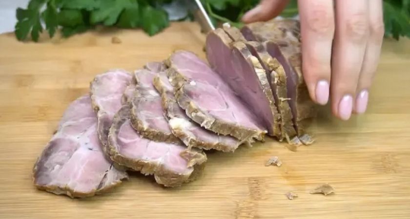 Быстрый рецепт сочной буженины без духовки: понадобится всего 4 ингредиента и 40 минут