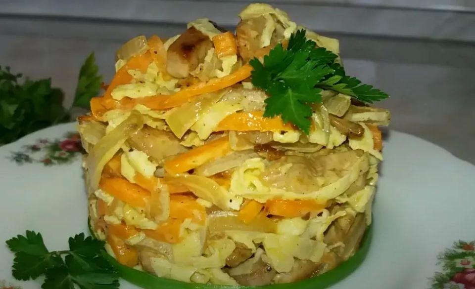 Очень сытный салат «Мао Цзэдун» — приготовит даже ребенок, а вкус — божественный