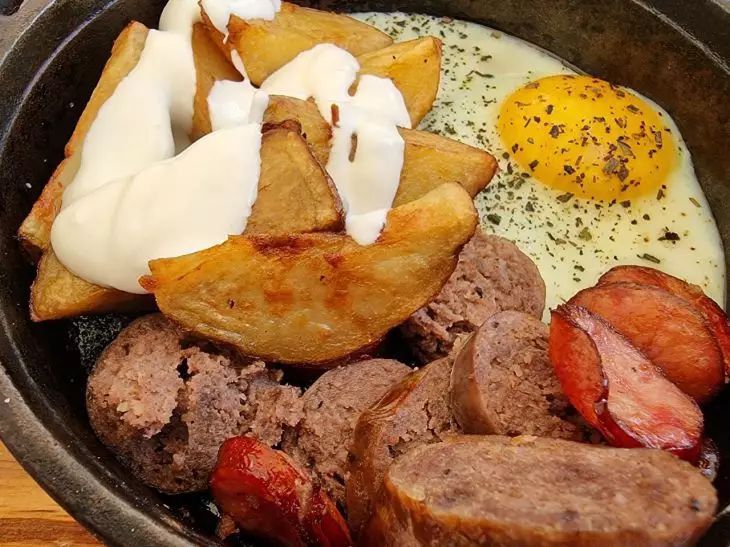 «Эффективно от переедания»: врач поделился хорошим способом есть меньше