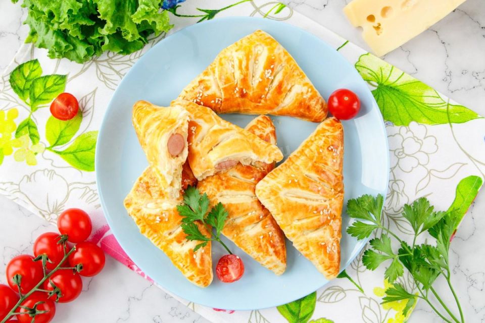 Турноверы с сосиской и сыром: идеально для перекуса и вечеринки