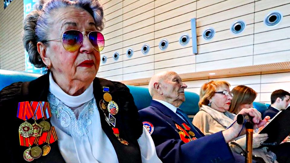 Как ветераны труда могут получить все полагающиеся льготы и выплаты?