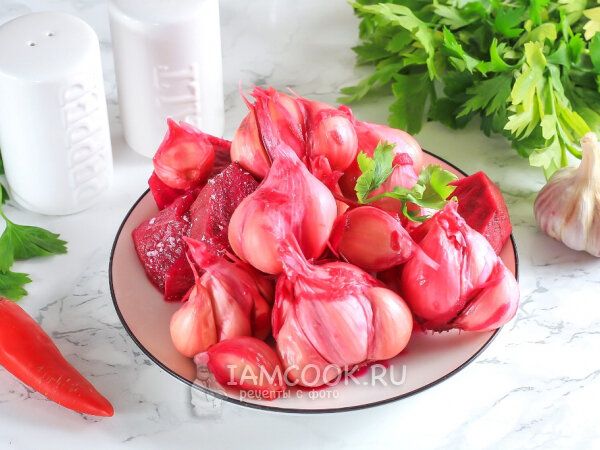 Квашеный чеснок: секрет полезного закуска на столе