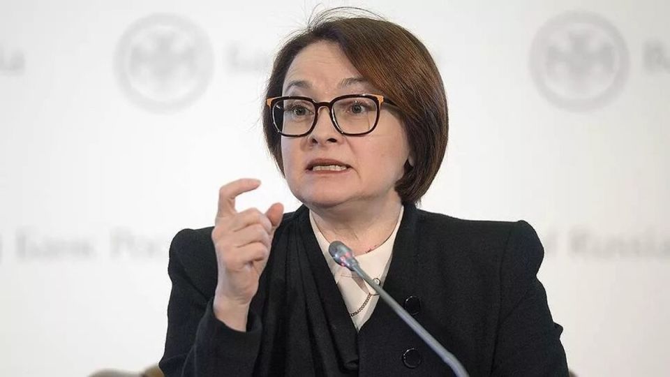 Граждане России забирают деньги с депозитов: как ключевая ставка влияет на экономику