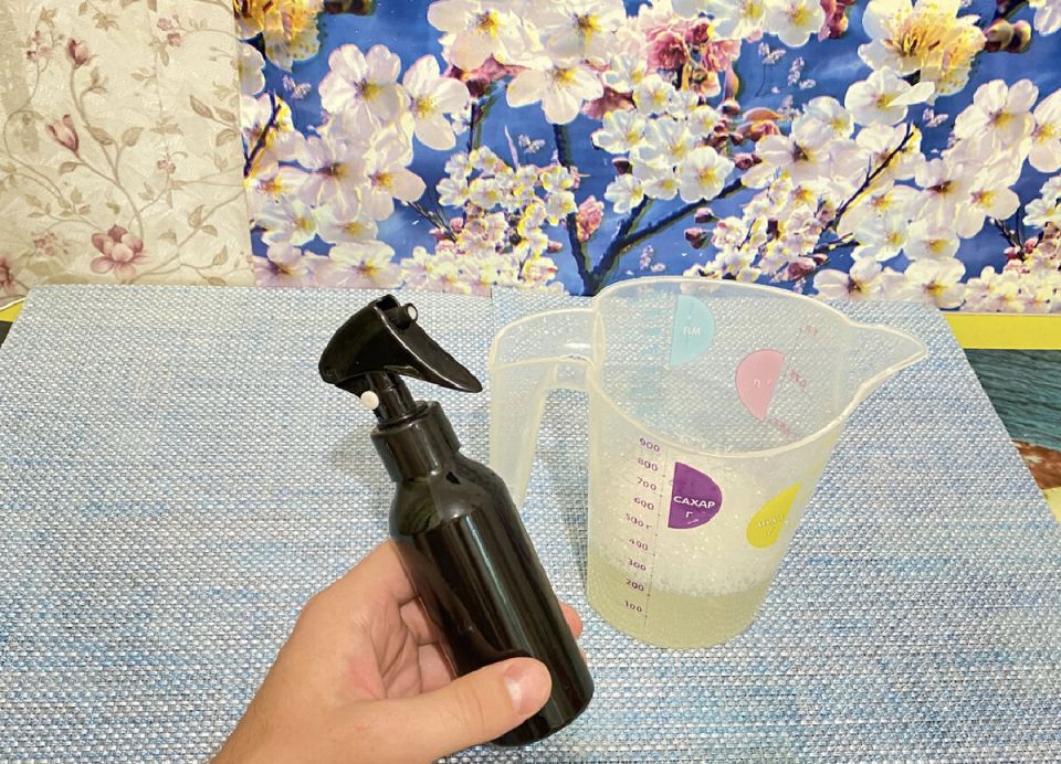 Как эффективно очистить кухонные шкафы от жира и грязи: проверенный рецепт спрея