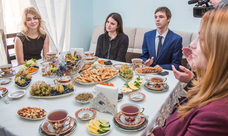 Мой дом — не столовая и не отель: как сохранить личное пространство без лишних гостей