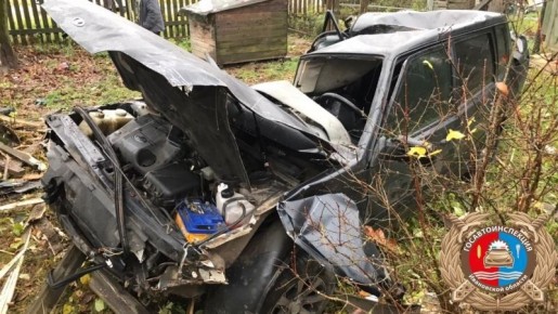 В 09-10 в Гаврилово-Посадском районе на 41 километре автомобильной дороги «Тейково-Г.Посад» 25-летний водитель автомобиля «ВАЗ» не справился с управлением и совершил съезд на обочину с последующим наездом на дерево и забор