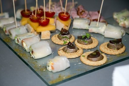 Просто, но со вкусом: три быстрые закуски на праздничный стол