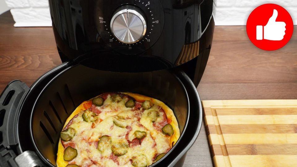 Легкий и вкусный: пицца на тонком тесте в аэрогриле для домашних вечеров
