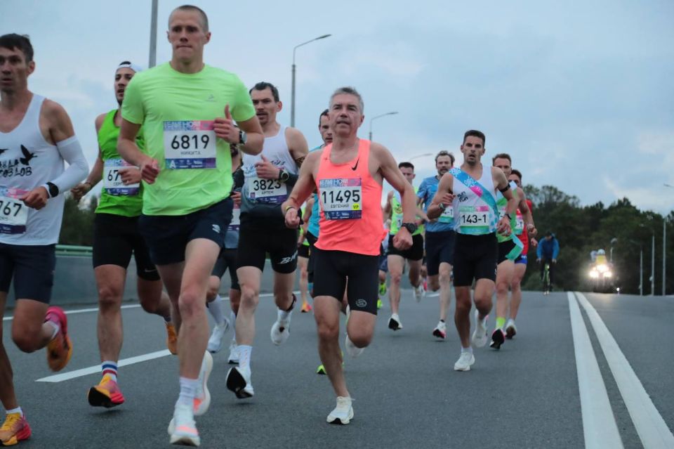 Член Комитета Государственной Думы по физической культуре и спорту Евгений Ревенко занял 1-ое место в своей возрастной категории по итогам забегов в рамках лиги марафонов стран БРИКС
