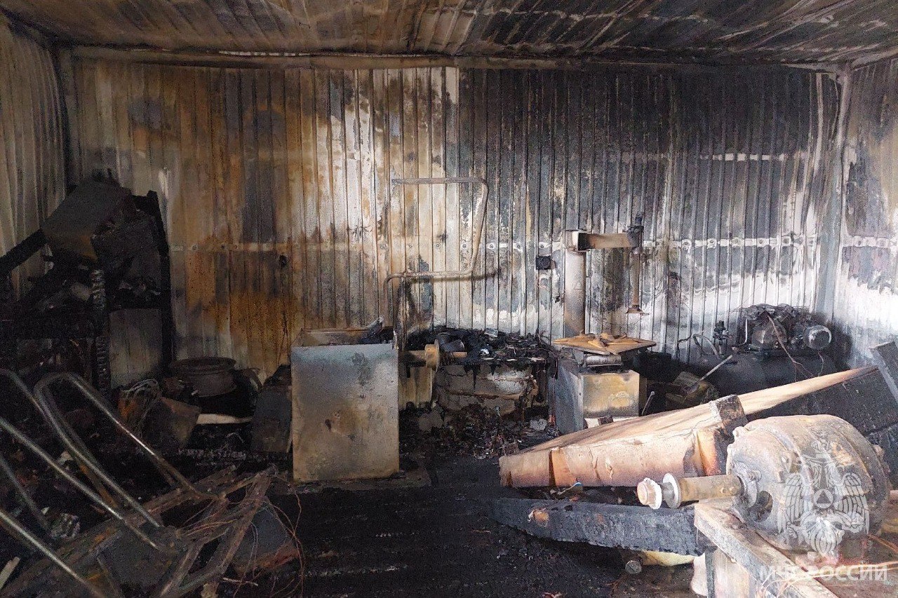 За минувшие сутки пожарно- спасательные подразделения: За минувшие сутки пожарно- спасательные подразделения: