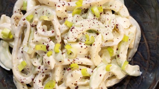 Вкус воспоминаний: как приготовить салат 'Дальневосточный' из кальмаров под водочку