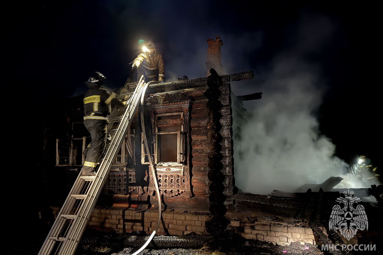 За минувшие сутки пожарно- спасательные подразделения: За минувшие сутки пожарно- спасательные подразделения: