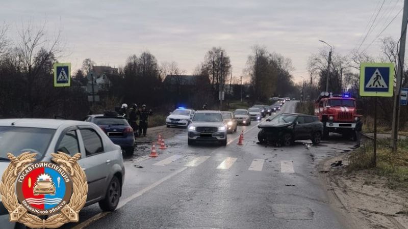 В 07-09 в Шуе на улице 2-я Дубровская 38-летний водитель автомобиля «Шевроле Лачетти» не справился с управлением, выехал на встречную полосу и совершил столкновение с автомобилем «Джилли» под управлением 29-летней девушки В 07-09 в Шуе на улице 2-я Дубровская 38-летний водитель автомобиля «Шевроле Лачетти» не справился с управлением, выехал на встречную полосу и совершил столкновение с автомобилем «Джилли» под управлением 29-летней девушки