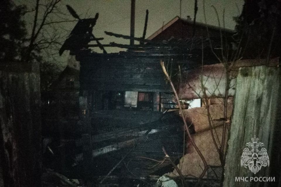 За минувшие сутки пожарно- спасательные подразделения: За минувшие сутки пожарно- спасательные подразделения: