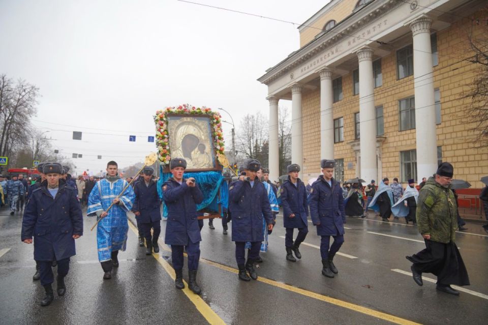 В Ивановской области проходят мероприятия ко Дню народного единства и православному празднику – Казанской иконы Пресвятой Богородицы В Ивановской области проходят мероприятия ко Дню народного единства и православному празднику – Казанской иконы Пресвятой Богородицы
