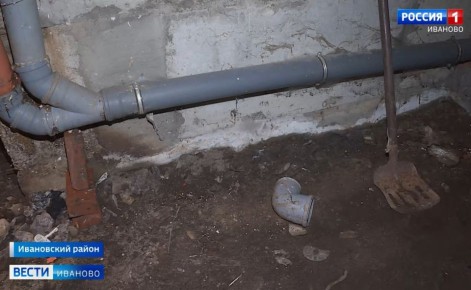 Жители многоквартирного дома в Богородском жалуются на канализационные стоки в подвале