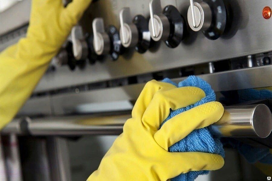 Как выбрать между профессиональной и бытовой химией для уборки: секреты эффективности