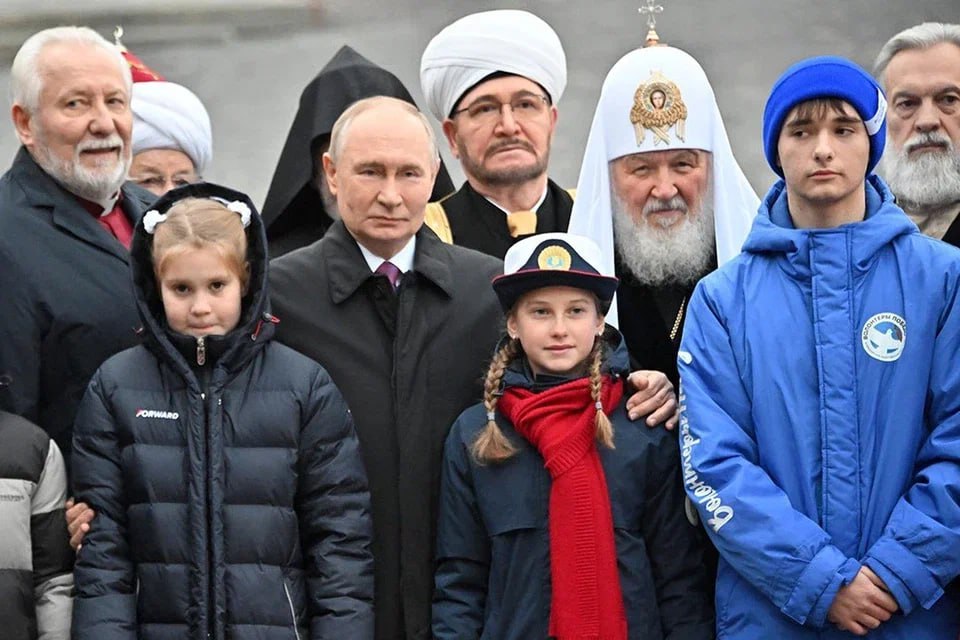 Юная ивановка встретилась с Президентом России в День народного единства Юная ивановка встретилась с Президентом России в День народного единства