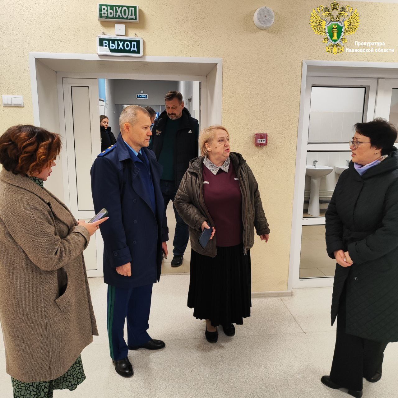 Прокурор Ивановской области Андрей Жугин провел личный прием граждан в Приволжске и посетил школу, где ведутся работы по капитальному ремонту