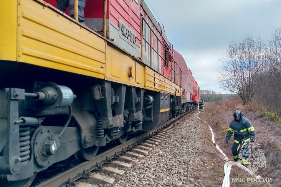 За минувшие сутки пожарно- спасательные подразделения: За минувшие сутки пожарно- спасательные подразделения: