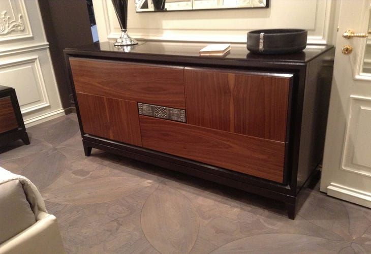 Не спешите менять потертую мебель: этот кухонный предмет легко замаскирует любые дефекты