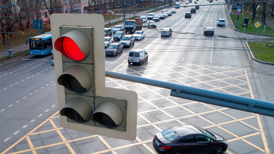 Автоледи из Москвы потерпела поражение: три штрафа за одно нарушение стали реальностью