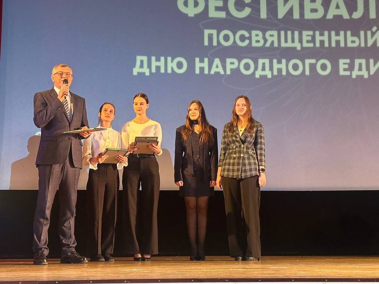 Председатель Избирательной комиссии Иркутской области Илья Дмитриев вручил дипломы победителям Всероссийского конкурса «Атмосфера»