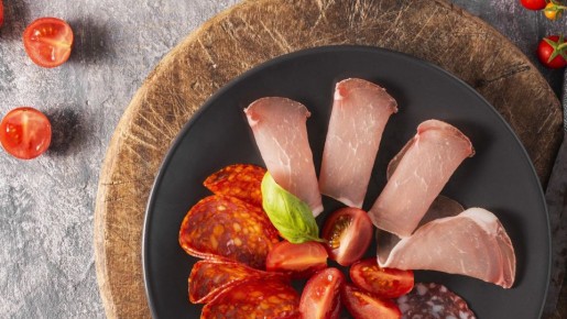 Пока не испортилась: вот что можно приготовить из остатков колбасной нарезки