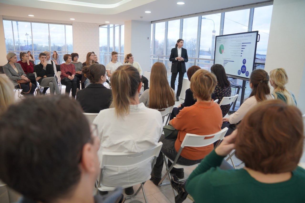 Станислав Воскресенский обсудил с участковыми терапевтами меры по повышению доступности записи к врачам Станислав Воскресенский обсудил с участковыми терапевтами меры по повышению доступности записи к врачам