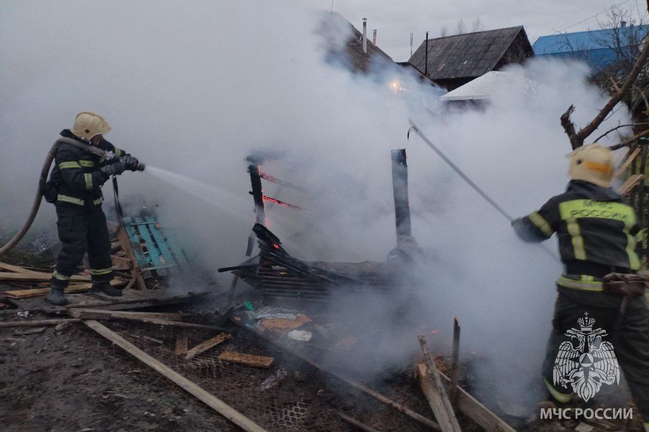 За минувшие сутки пожарно- спасательные подразделения: За минувшие сутки пожарно- спасательные подразделения: