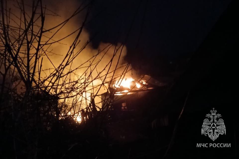 За минувшие сутки пожарно- спасательные подразделения: За минувшие сутки пожарно- спасательные подразделения: