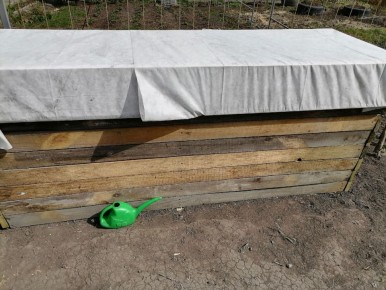 Парник из покрышек: уникальное решение для дачников в 2025 году