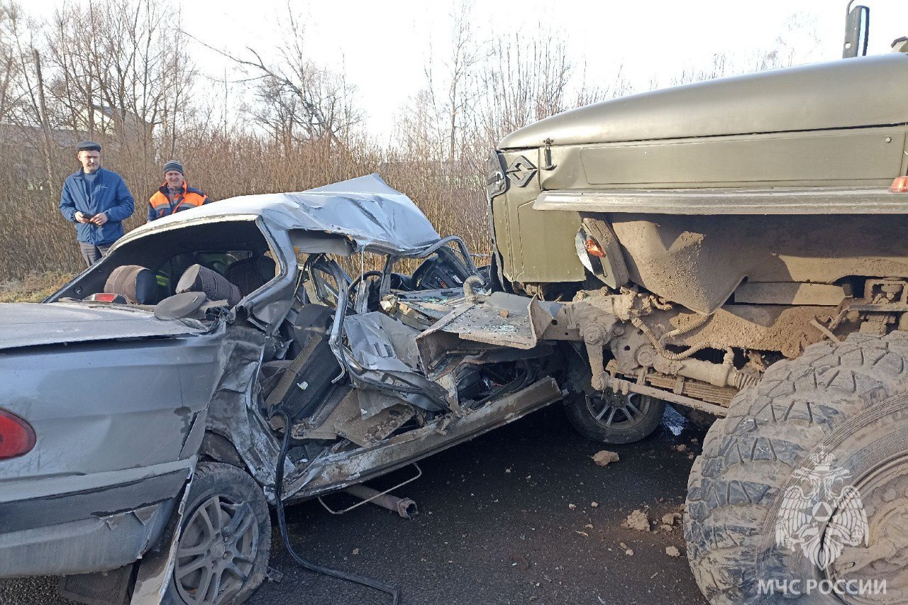 ДТП. В 10:31 поступило сообщение о дорожно-транспортном происшествии по адресу: п. Палех, ул. Зиновьева (около молокозавода) ДТП. В 10:31 поступило сообщение о дорожно-транспортном происшествии по адресу: п. Палех, ул. Зиновьева (около молокозавода)