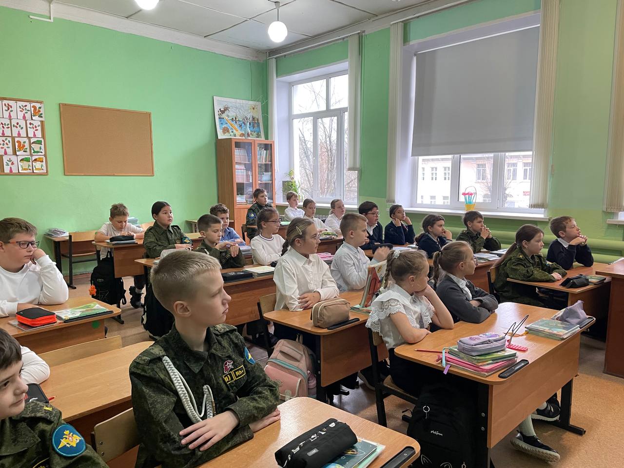 Представитель СУ СК России по Ивановской области провел патриотическое занятие для учащихся школы Представитель СУ СК России по Ивановской области провел патриотическое занятие для учащихся школы