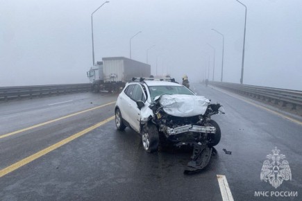 На мосту через Волгу в Ивановской области столкнулись 3 автомобиля