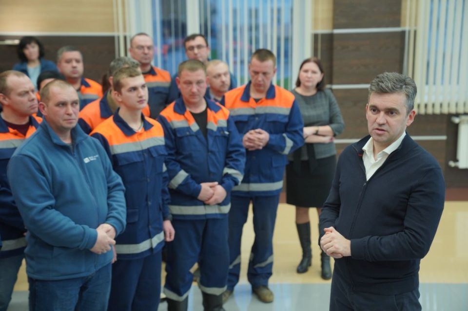    100        ,      90   