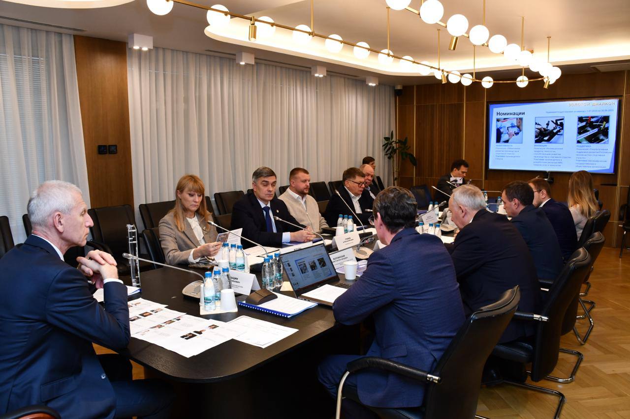 Сегодня под руководством Председателя Комитета Государственной Думы по физической культуре и спорту Олега Матыцина состоялось заседание жюри единственной в России специализированной премии в области производства спортивной... Сегодня под руководством Председателя Комитета Государственной Думы по физической культуре и спорту Олега Матыцина состоялось заседание жюри единственной в России специализированной премии в области производства спортивной...