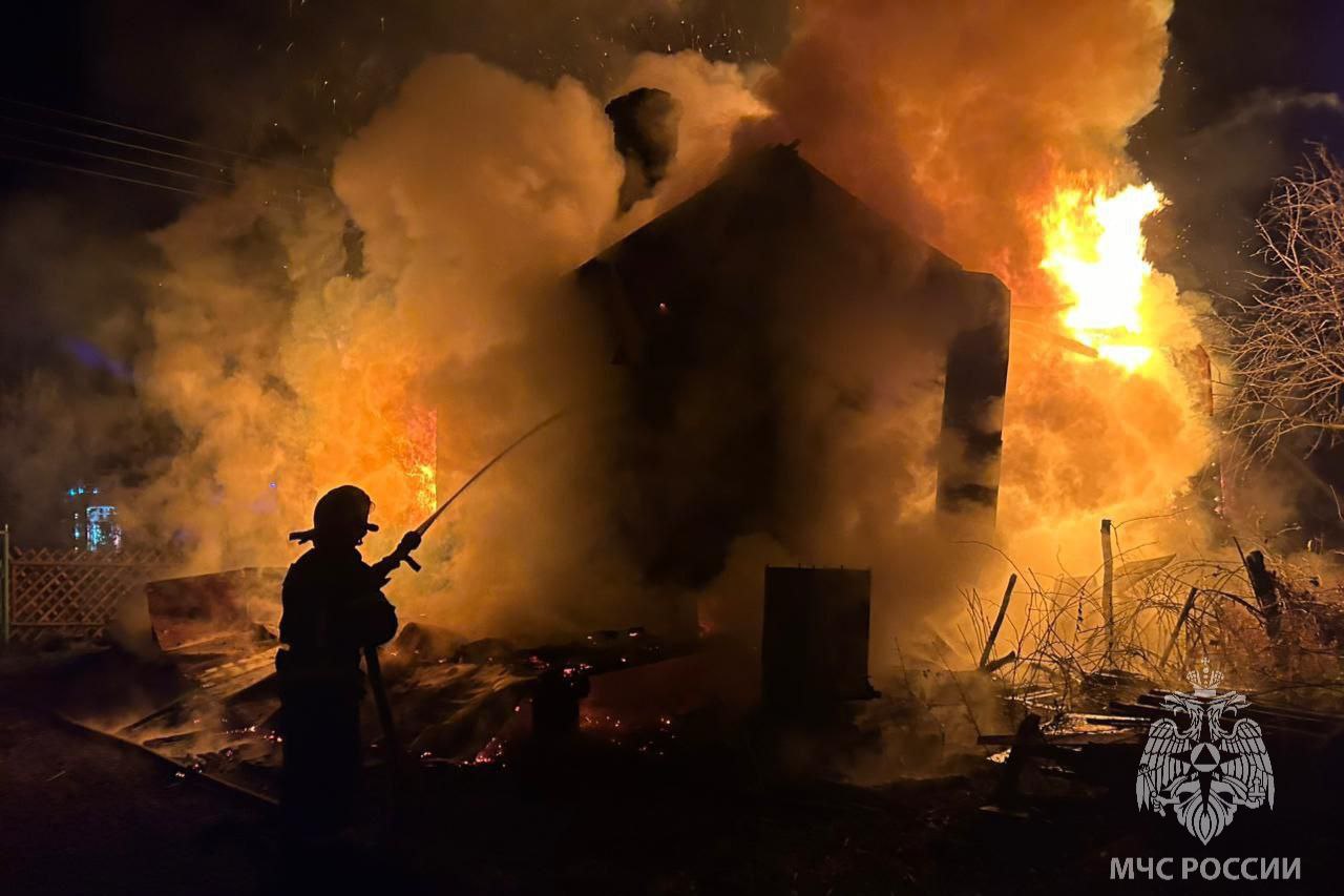 За минувшие сутки пожарно- спасательные подразделения: За минувшие сутки пожарно- спасательные подразделения: