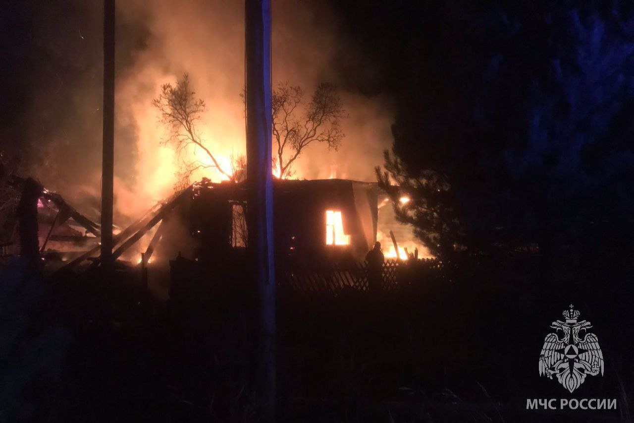 За минувшие сутки пожарно- спасательные подразделения: За минувшие сутки пожарно- спасательные подразделения: