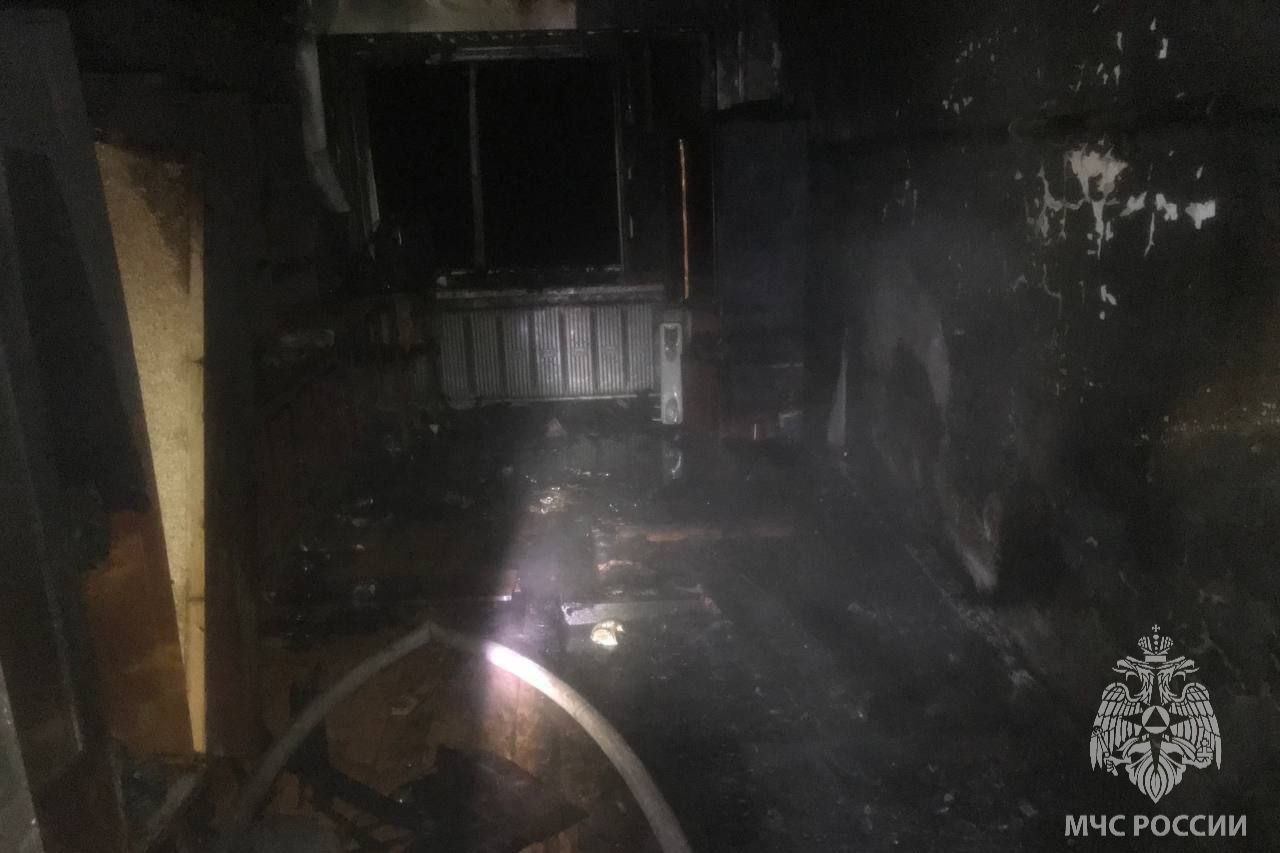 За минувшие сутки пожарно- спасательные подразделения: За минувшие сутки пожарно- спасательные подразделения: