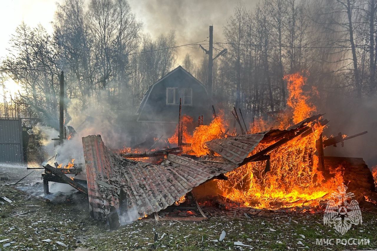 За минувшие сутки пожарно- спасательные подразделения: За минувшие сутки пожарно- спасательные подразделения: