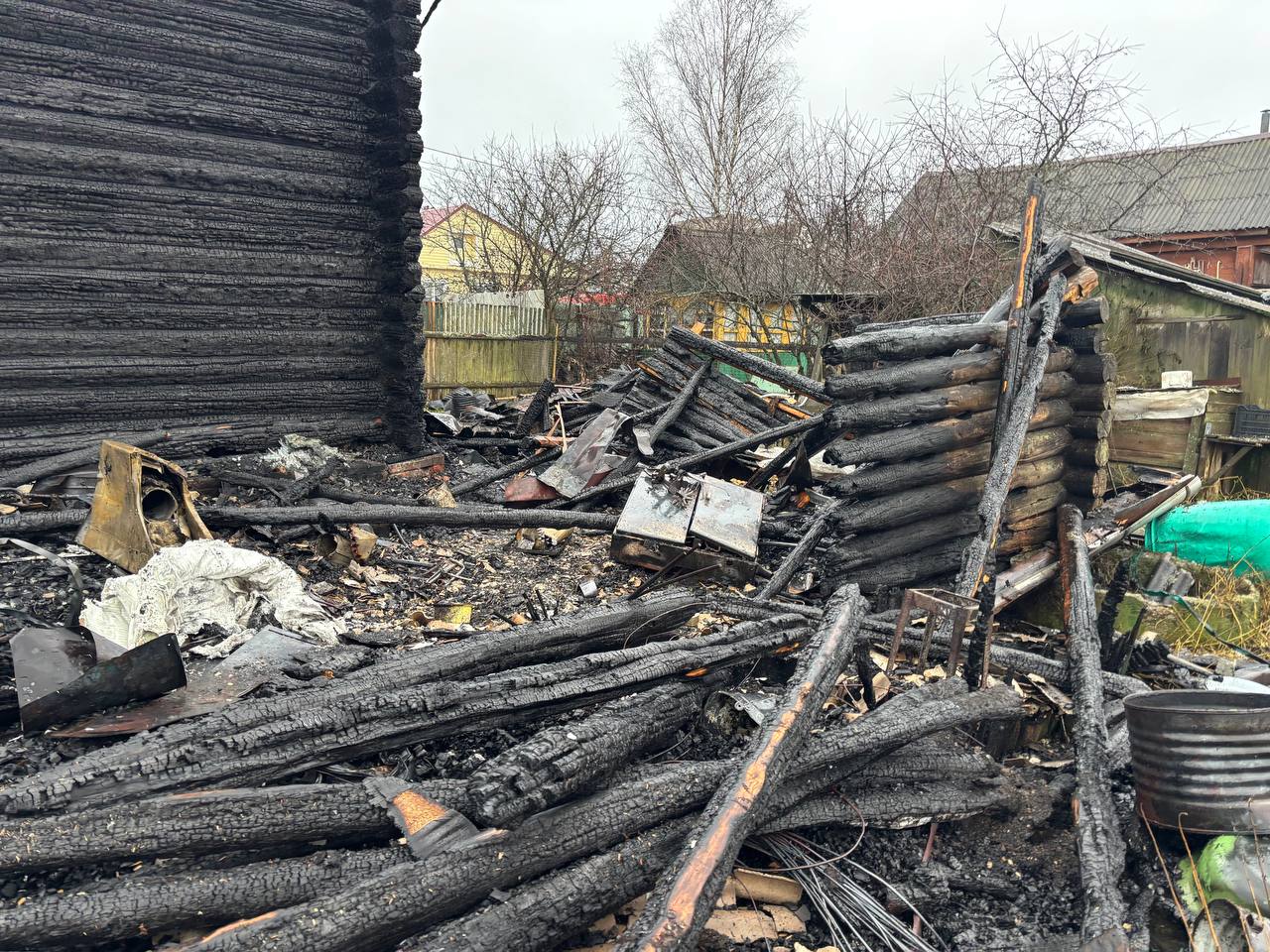 За минувшие сутки пожарно- спасательные подразделения: За минувшие сутки пожарно- спасательные подразделения: