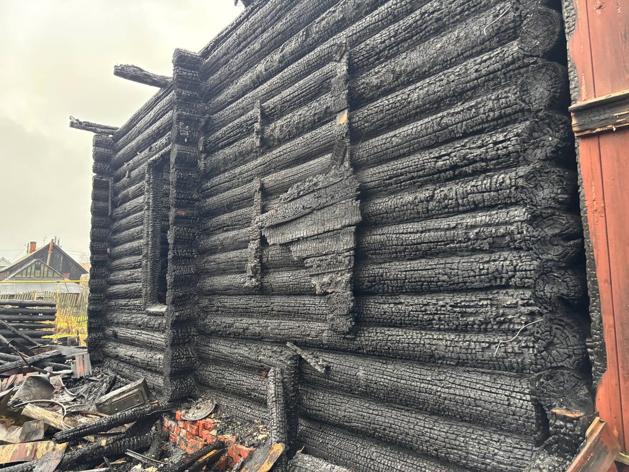 За минувшие сутки пожарно- спасательные подразделения: За минувшие сутки пожарно- спасательные подразделения: