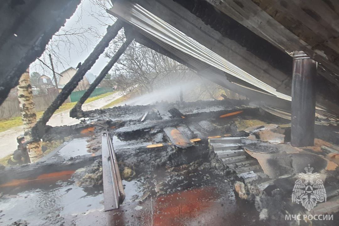 За минувшие сутки пожарно- спасательные подразделения: За минувшие сутки пожарно- спасательные подразделения: