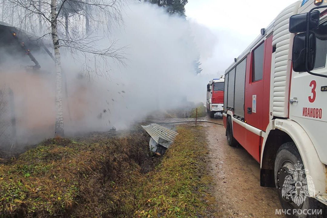 За минувшие сутки пожарно- спасательные подразделения: За минувшие сутки пожарно- спасательные подразделения:
