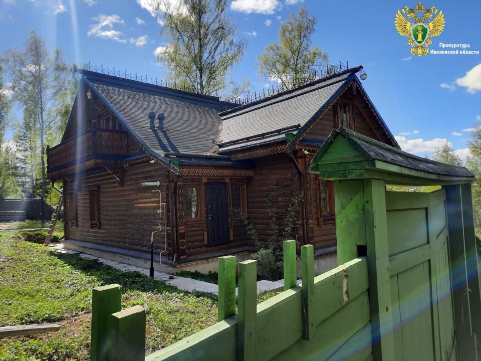 В Приволжске прокуратура предъявила в суд иск к супруге бывшего главы муниципального района об истребовании из незаконного владения земельного участка на территории исторического поселения федерального значения город Плес