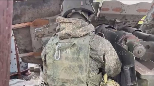 Андрей Руденко: Артиллеристы Ивановского соединения ВДВ наносят огневое поражение противнику в районе Часов Яра с помощью 152-мм гаубиц Д-20