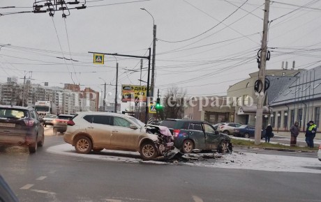 Утренняя авария в Иванове парализовала движение в центр города