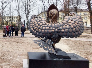 Статую птицы Сирин установили в центре Пучежа Ивановской области